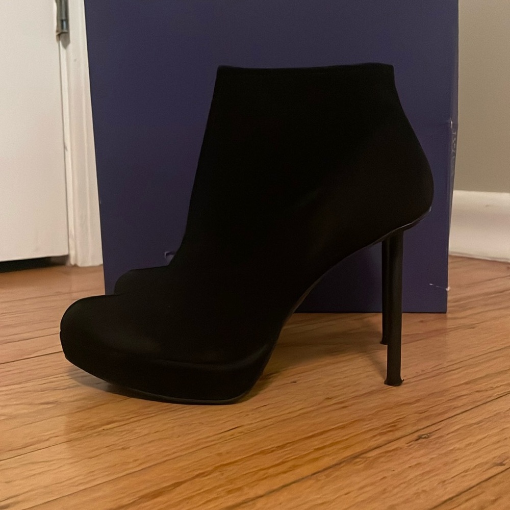Stuart Whitman “Seamstress” Black Suede Booties 6.5M